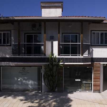 Residencial Adolfo - Mestre Naro Бомбиняс Екстериор снимка