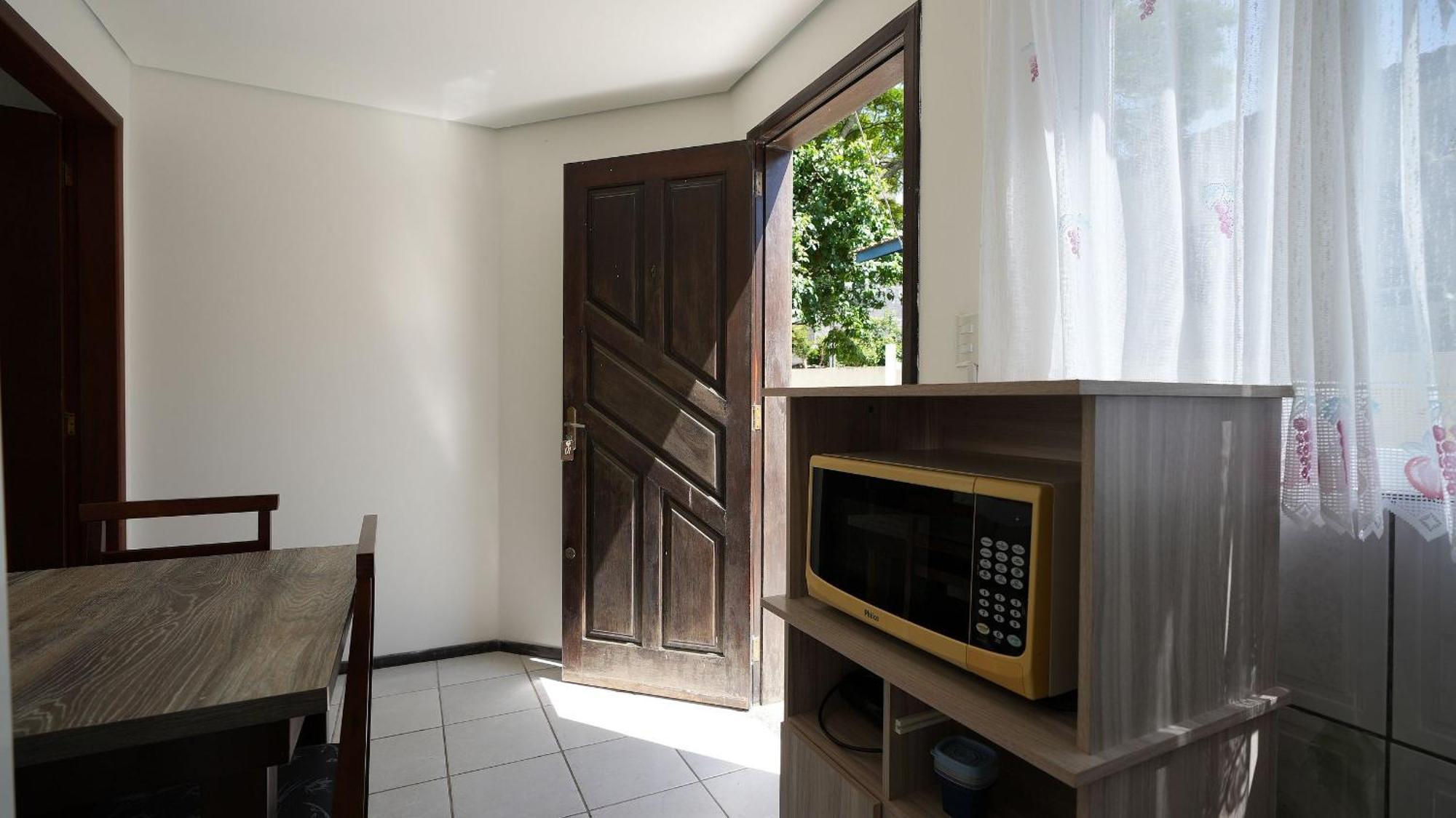 Residencial Adolfo - Mestre Naro Бомбиняс Екстериор снимка
