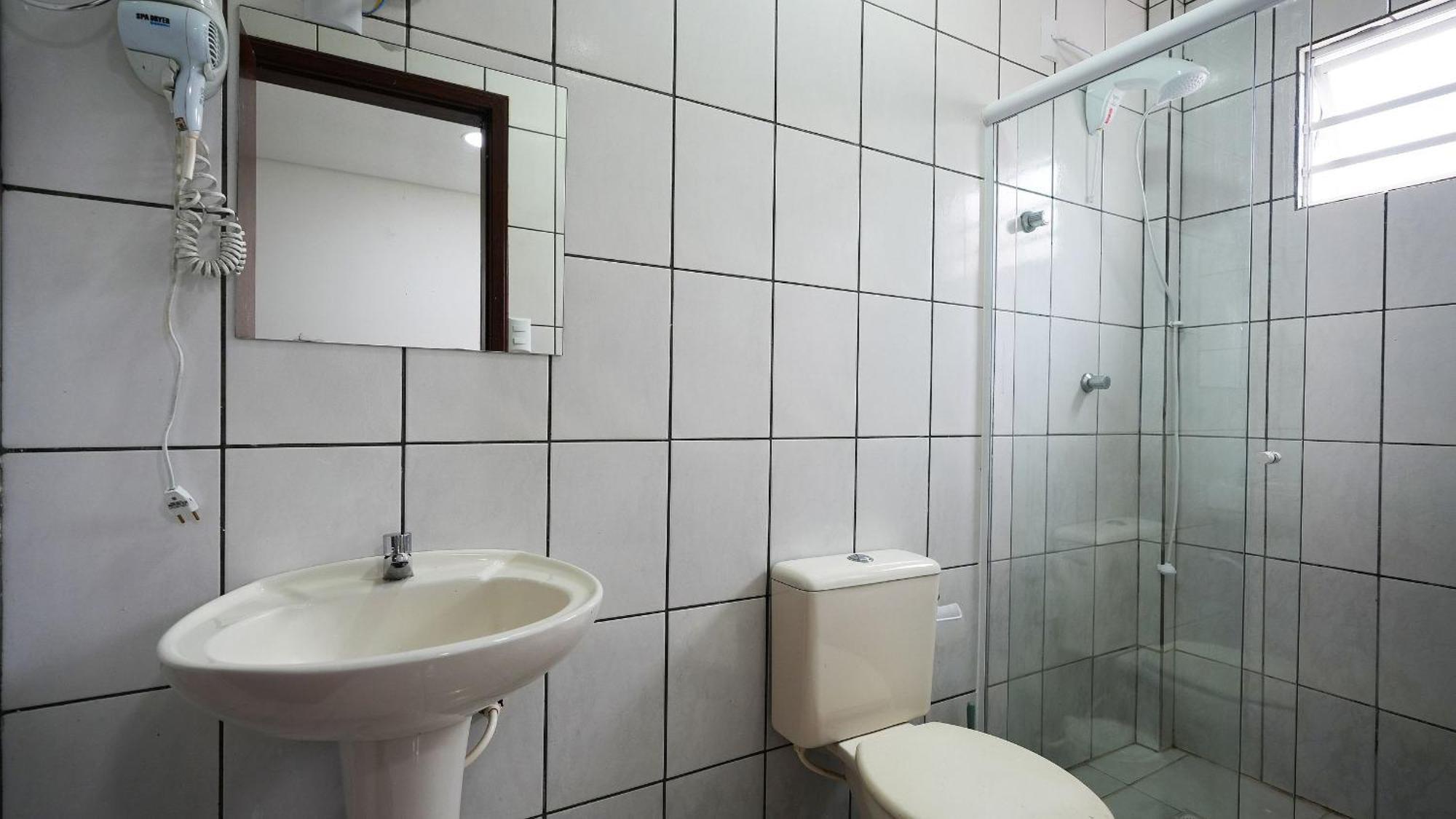 Residencial Adolfo - Mestre Naro Бомбиняс Екстериор снимка