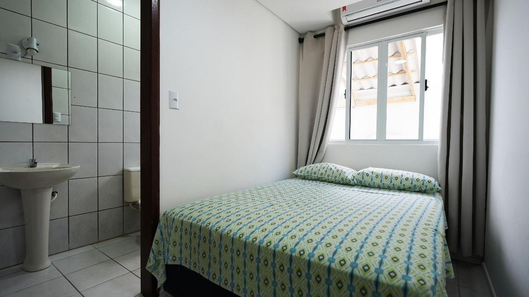 Residencial Adolfo - Mestre Naro Бомбиняс Екстериор снимка