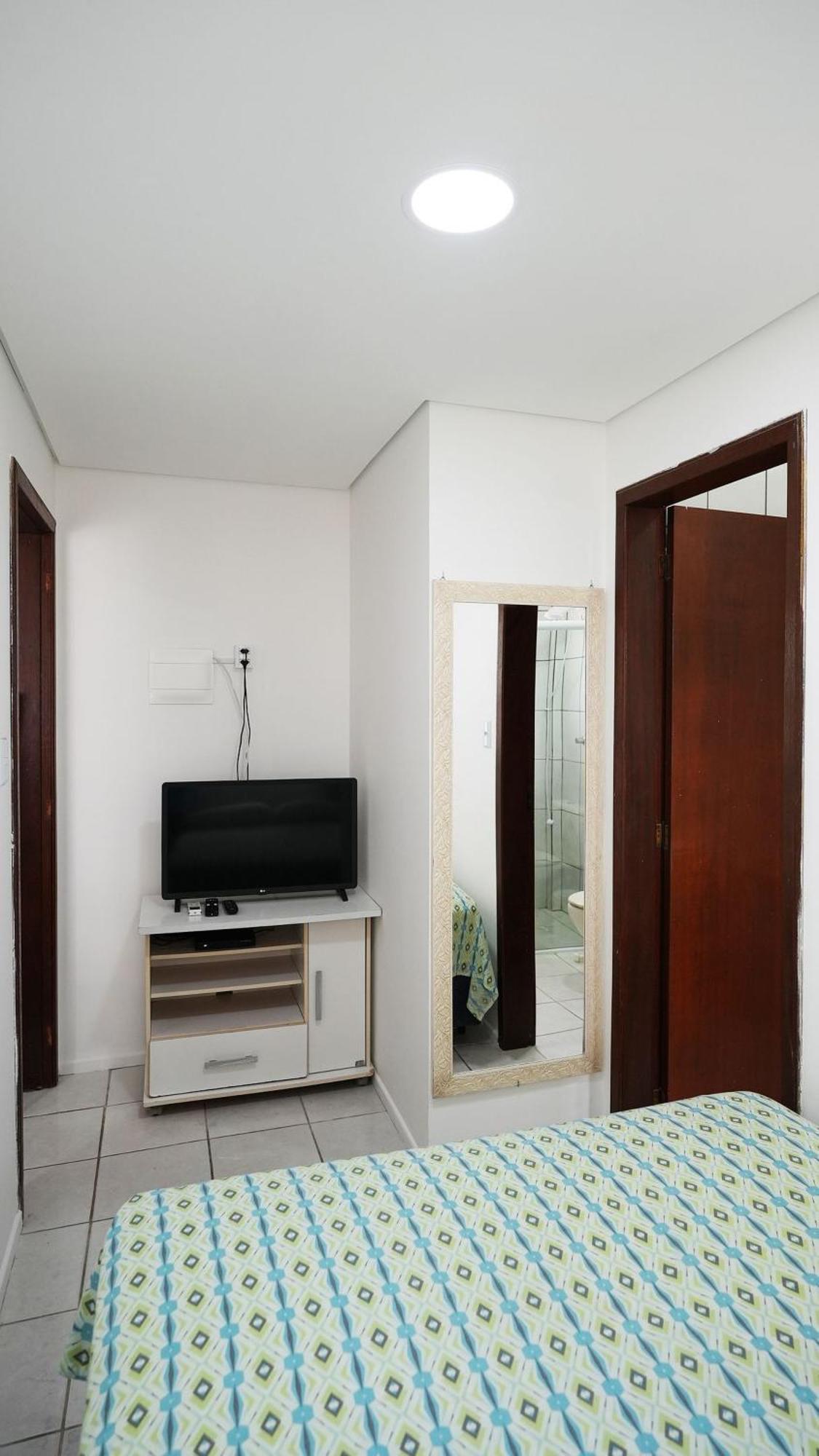 Residencial Adolfo - Mestre Naro Бомбиняс Екстериор снимка