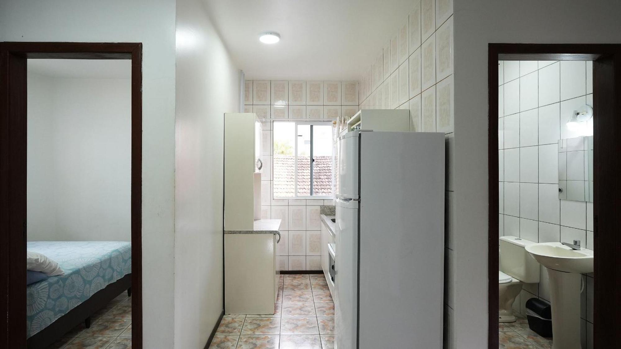 Residencial Adolfo - Mestre Naro Бомбиняс Екстериор снимка