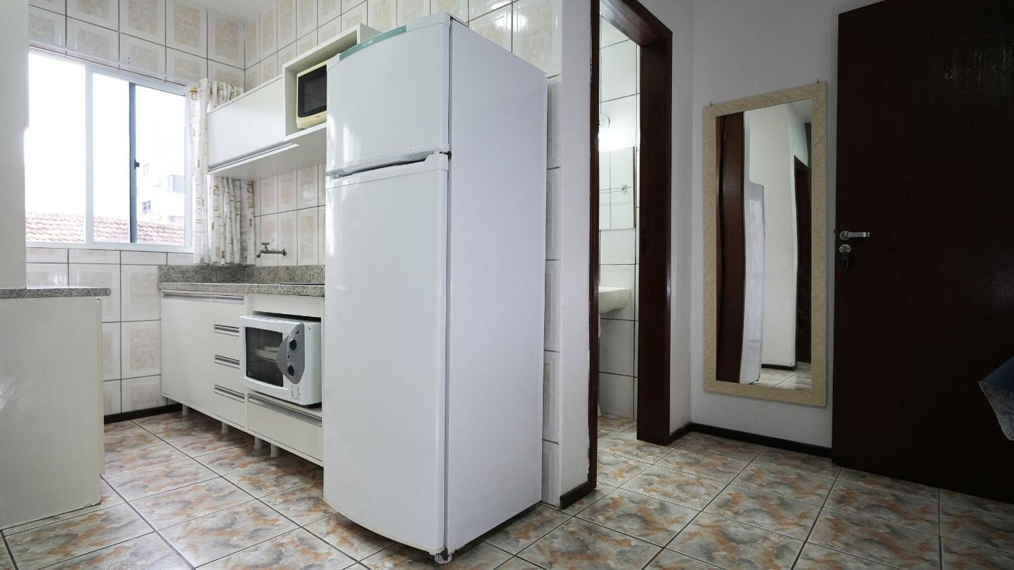 Residencial Adolfo - Mestre Naro Бомбиняс Екстериор снимка