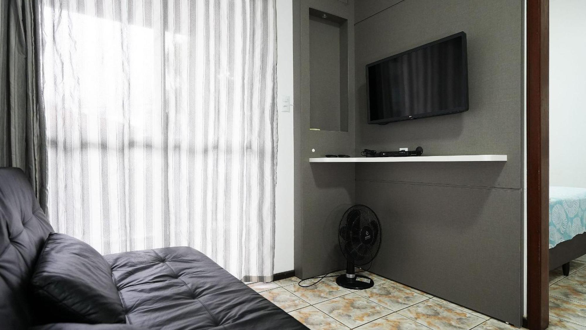 Residencial Adolfo - Mestre Naro Бомбиняс Екстериор снимка