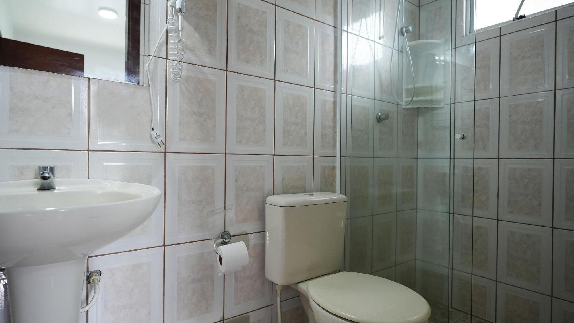 Residencial Adolfo - Mestre Naro Бомбиняс Екстериор снимка