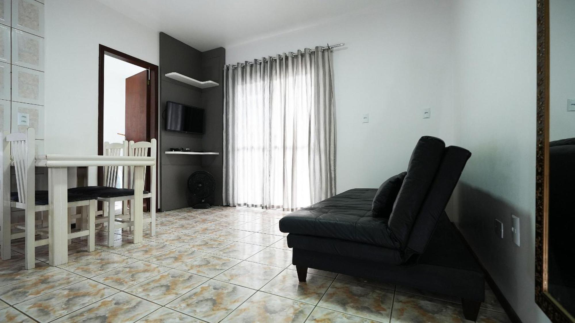 Residencial Adolfo - Mestre Naro Бомбиняс Екстериор снимка