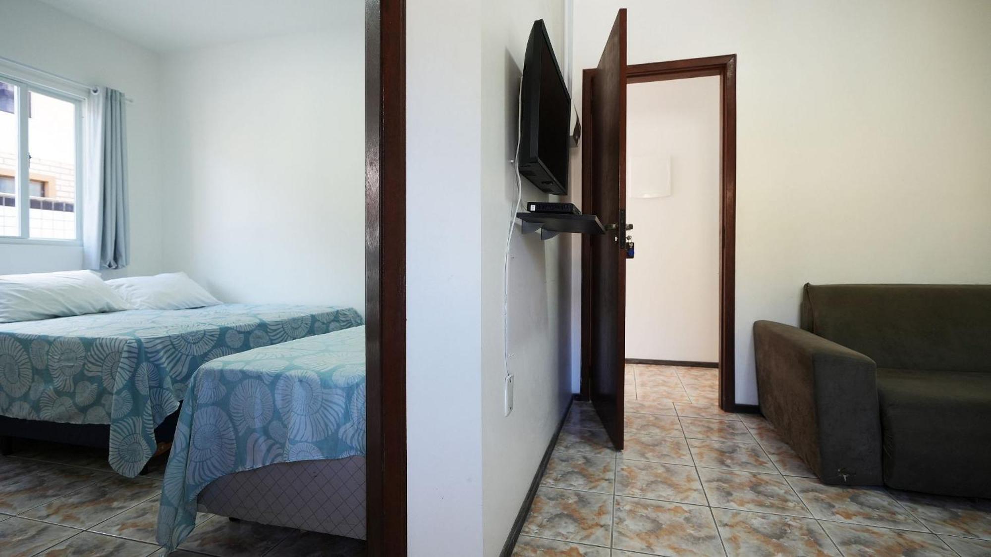 Residencial Adolfo - Mestre Naro Бомбиняс Екстериор снимка