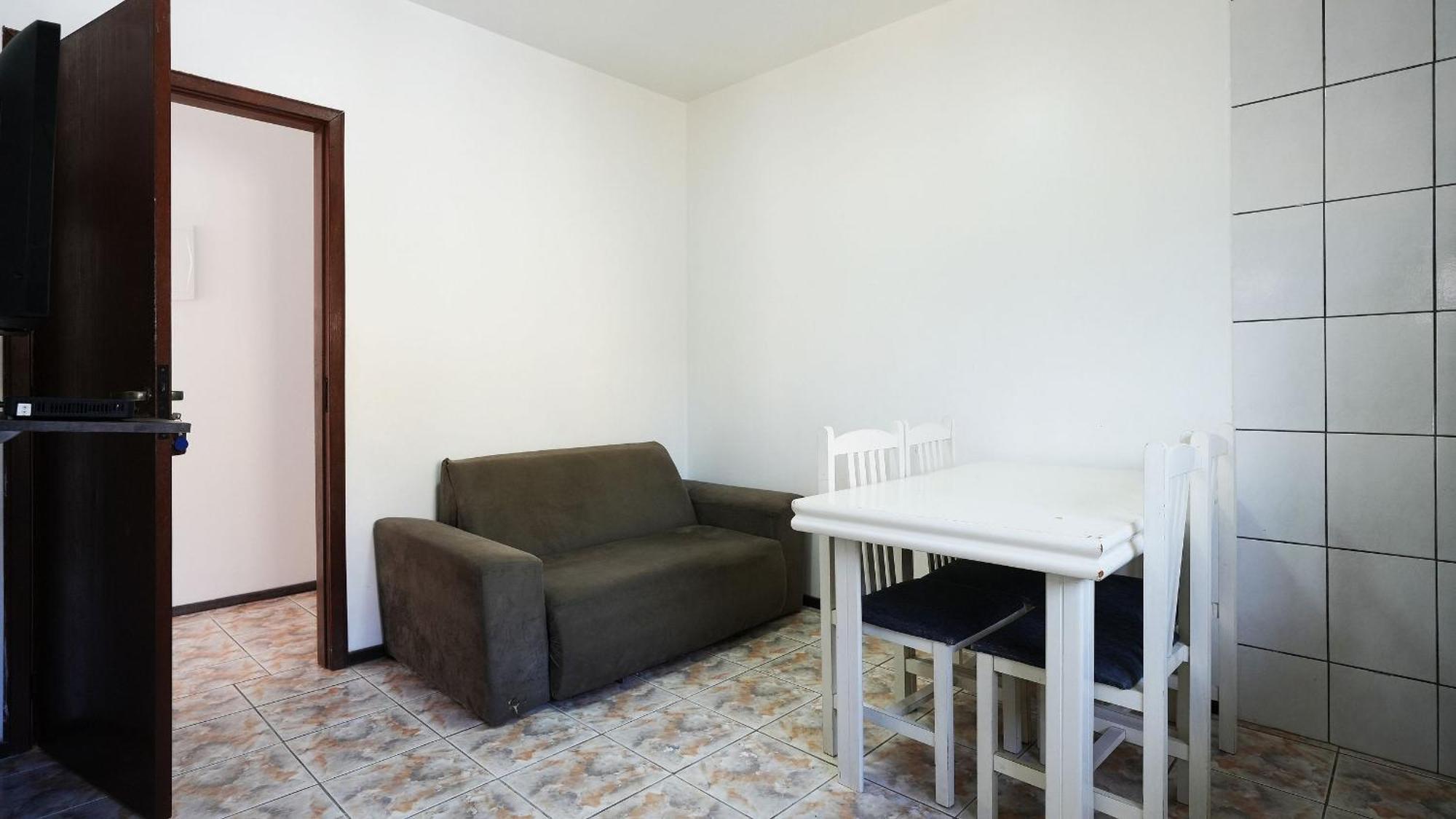 Residencial Adolfo - Mestre Naro Бомбиняс Екстериор снимка
