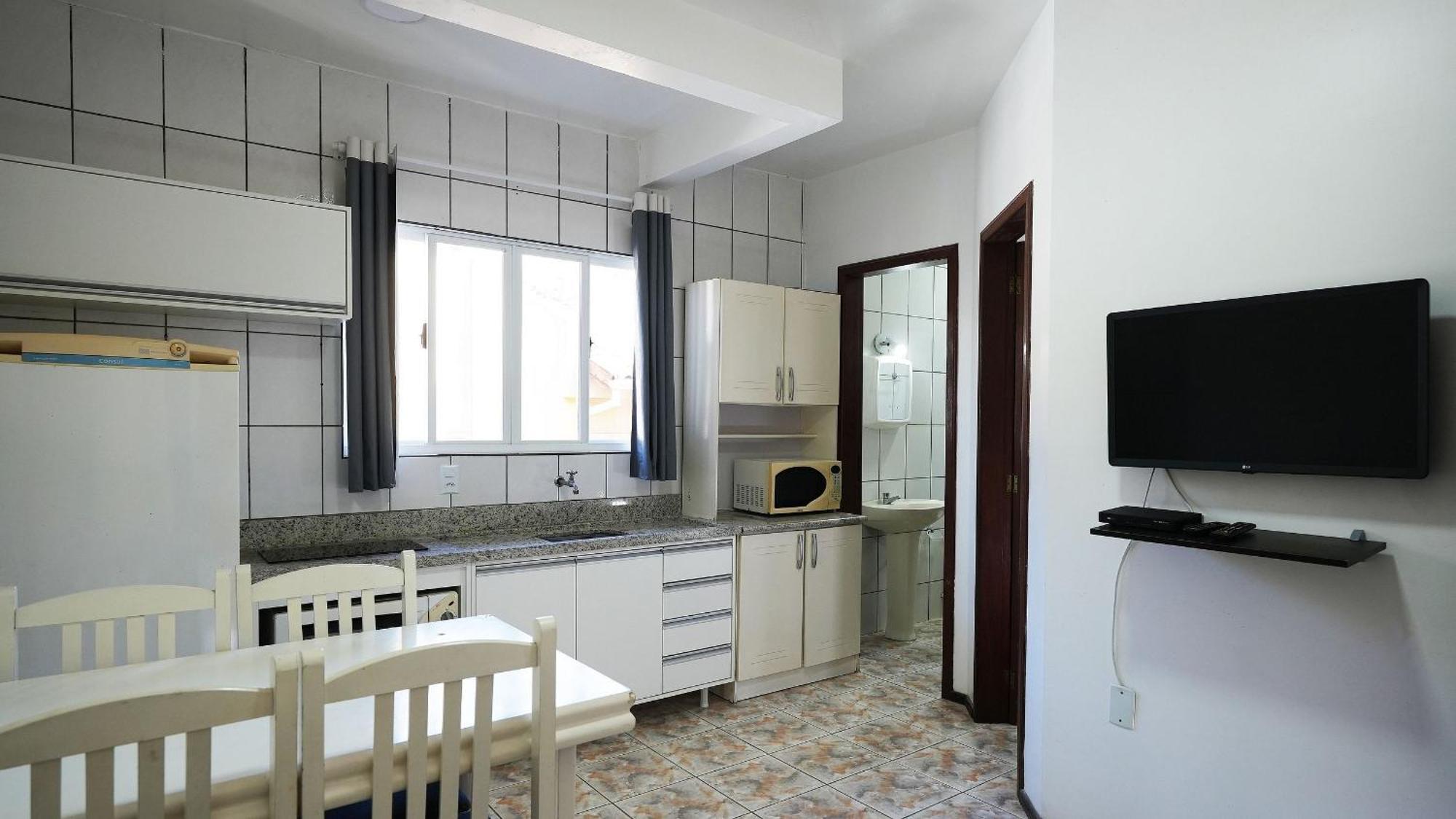 Residencial Adolfo - Mestre Naro Бомбиняс Екстериор снимка