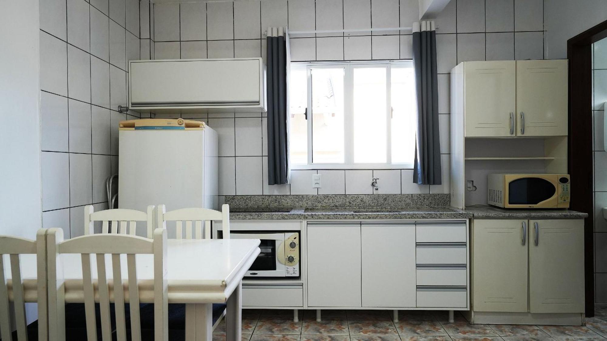Residencial Adolfo - Mestre Naro Бомбиняс Екстериор снимка