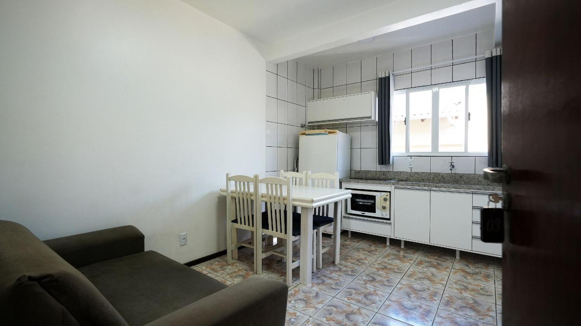 Residencial Adolfo - Mestre Naro Бомбиняс Екстериор снимка