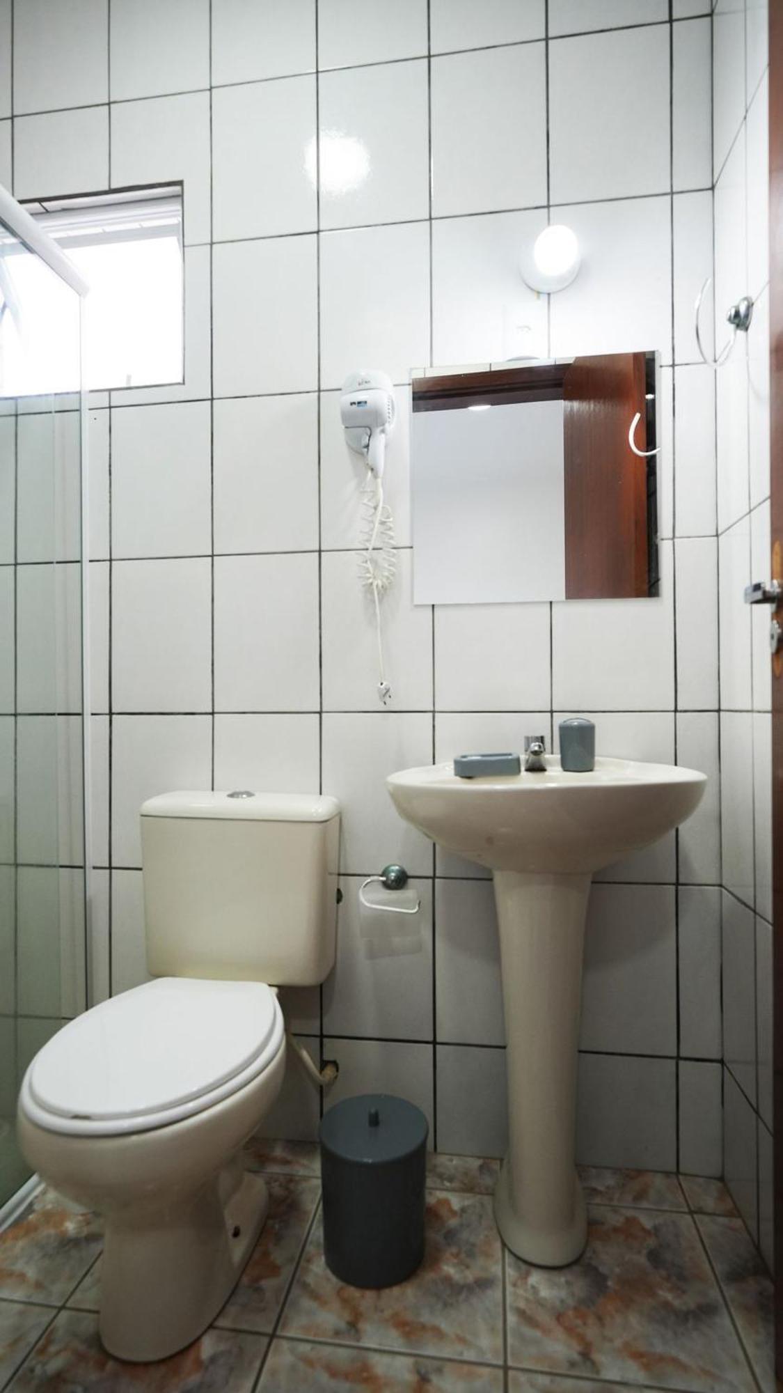 Residencial Adolfo - Mestre Naro Бомбиняс Екстериор снимка