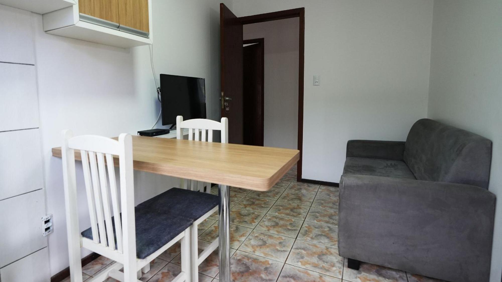Residencial Adolfo - Mestre Naro Бомбиняс Екстериор снимка