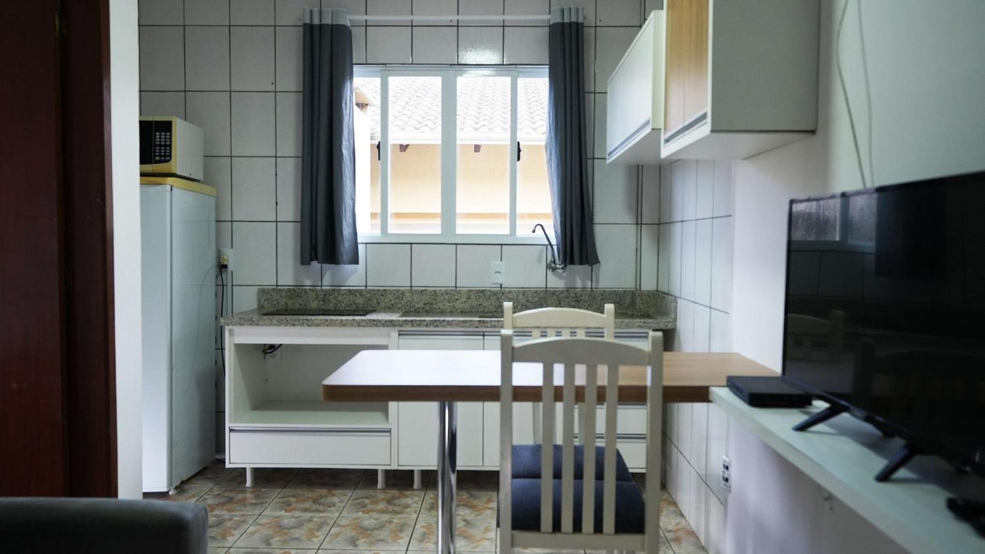 Residencial Adolfo - Mestre Naro Бомбиняс Екстериор снимка