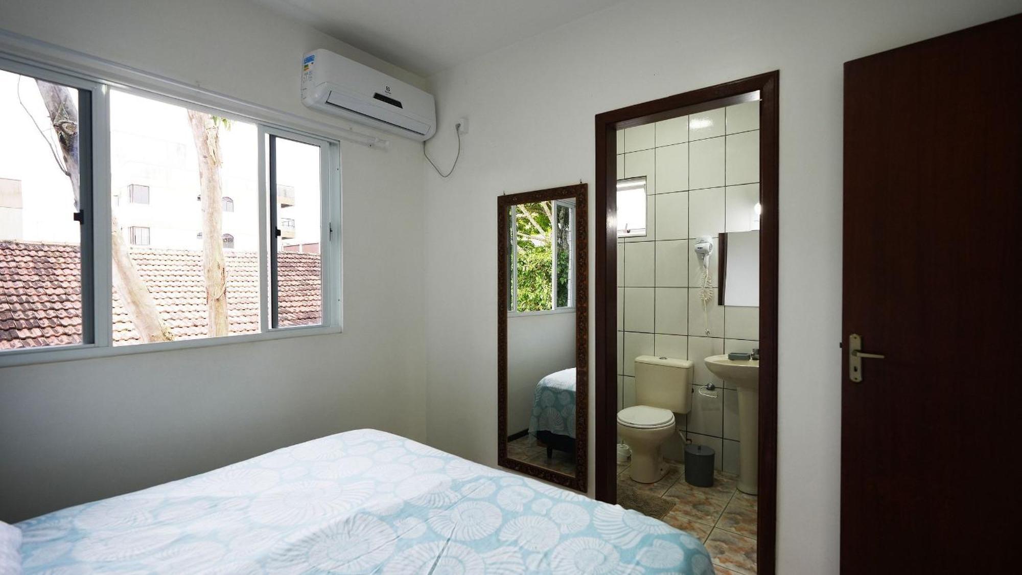 Residencial Adolfo - Mestre Naro Бомбиняс Екстериор снимка