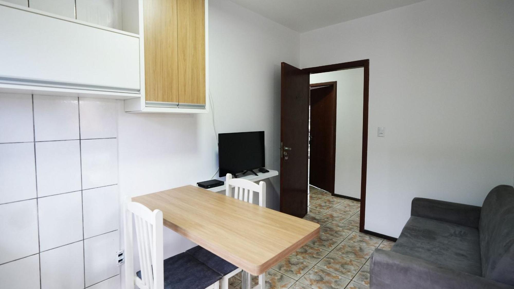 Residencial Adolfo - Mestre Naro Бомбиняс Екстериор снимка