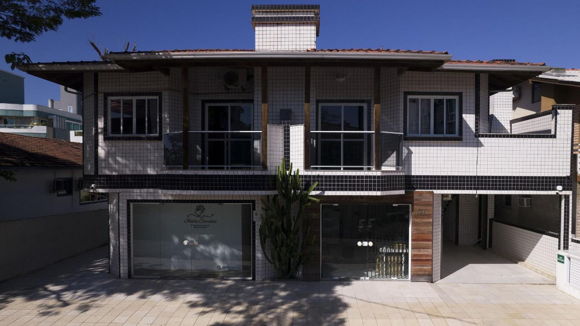 Residencial Adolfo - Mestre Naro Бомбиняс Екстериор снимка