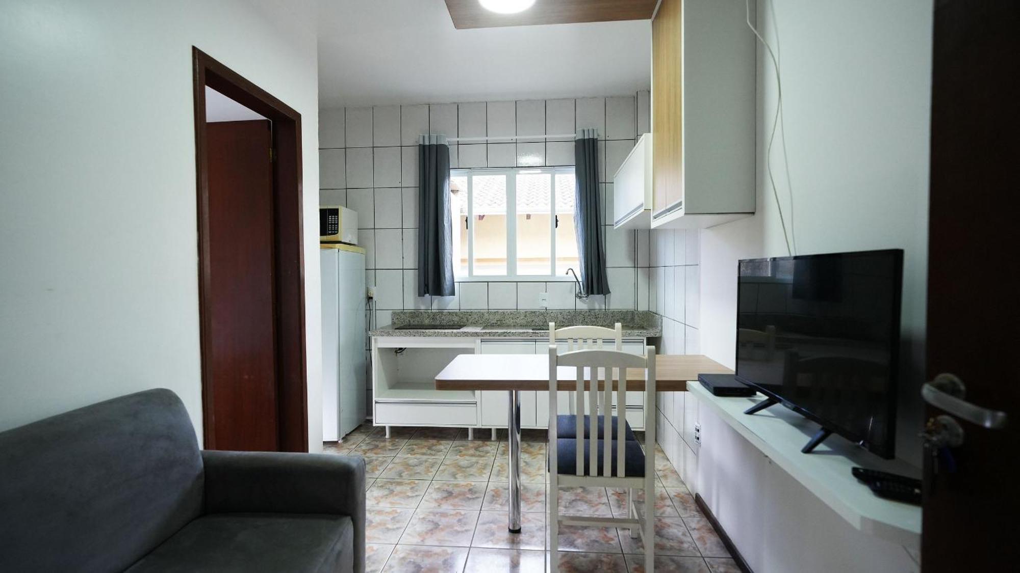 Residencial Adolfo - Mestre Naro Бомбиняс Екстериор снимка